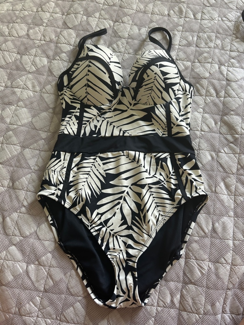 Black and White Leaf-Print One-Piece Swimsuit with Support